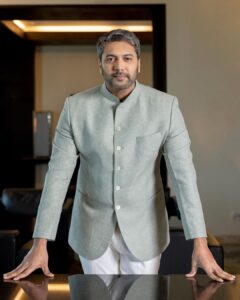 Jayam Ravi Instagram - That last pic is for all my #jrfans 😃❤️

@jayamravi_official for #PS2 promotions 

Wearing @jade_bymk 
Footwear @lussolifestyleofficial 

Style team @ekalakhani @team___e 
@malinikarthikeyan @harshene.ravichandar @arpita.kc @mayuri_srivastava 

Photographed by @kiransaphotography 
Production @donsrini for @madrastalkies @lyca_productions 

#PS2 #PonniyinSelvan #CholaTour #ManiRatnam #CholasAreBack #JayamRavi