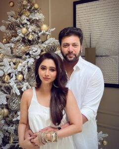 Jayam Ravi Instagram - Love & Light from us to you ♥️ #christmas2022