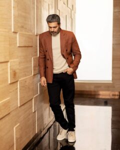 Jayam Ravi Instagram - Aaaaaand the #cholatour comes to an end! Fun, laughter, tears and respect filled journey of 4 years is finally over and ready to be handed over to you guys from tomorrow. Need your love and support as always. May good cinema always be celebrated ❤️ #ps2 #ps2cholatour #arunmozhivarman 👑 for #PS2 promotions 

Wearing @houseofkhaddar @elevate_promotions 

Style team @ekalakhani @team___e 
@malinikarthikeyan @harshene.ravichandar @arpita.kc @mayuri_srivastava 

Photographed by @kiransaphotography 

Production @donsrini for @madrastalkies @lyca_productions 

#PS2 #PonniyinSelvan #CholaTour #ManiRatnam #CholasAreBack #JayamRavi #TeamE #ekalakhani
