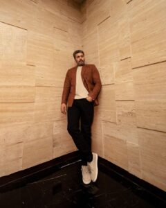 Jayam Ravi Instagram - Aaaaaand the #cholatour comes to an end! Fun, laughter, tears and respect filled journey of 4 years is finally over and ready to be handed over to you guys from tomorrow. Need your love and support as always. May good cinema always be celebrated ❤️ #ps2 #ps2cholatour #arunmozhivarman 👑 for #PS2 promotions 

Wearing @houseofkhaddar @elevate_promotions 

Style team @ekalakhani @team___e 
@malinikarthikeyan @harshene.ravichandar @arpita.kc @mayuri_srivastava 

Photographed by @kiransaphotography 

Production @donsrini for @madrastalkies @lyca_productions 

#PS2 #PonniyinSelvan #CholaTour #ManiRatnam #CholasAreBack #JayamRavi #TeamE #ekalakhani