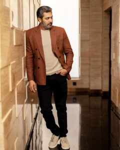 Jayam Ravi Instagram - Aaaaaand the #cholatour comes to an end! Fun, laughter, tears and respect filled journey of 4 years is finally over and ready to be handed over to you guys from tomorrow. Need your love and support as always. May good cinema always be celebrated ❤️ #ps2 #ps2cholatour #arunmozhivarman 👑 for #PS2 promotions 

Wearing @houseofkhaddar @elevate_promotions 

Style team @ekalakhani @team___e 
@malinikarthikeyan @harshene.ravichandar @arpita.kc @mayuri_srivastava 

Photographed by @kiransaphotography 

Production @donsrini for @madrastalkies @lyca_productions 

#PS2 #PonniyinSelvan #CholaTour #ManiRatnam #CholasAreBack #JayamRavi #TeamE #ekalakhani
