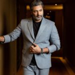 Jayam Ravi Instagram – Bengaluru leaving a piece of my heart with you 🩶

Wearing @khhouseofkhaddar @elevate_promotions 
Footwear @tonirossiofficial 

Style team @ekalakhani @team___e 
@malinikarthikeyan @harshene.ravichandar @arpita.kc @mayuri_srivastava 

Photographed by @kiransaphotography 
Production @donsrini for @madrastalkies @lyca_productions 

#PS2 #PonniyinSelvan #CholaTour #ManiRatnam #CholasAreBack #jayamravi