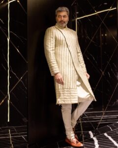 Jayam Ravi Instagram - 👑 for #PS2 promotions in Kochi ❤️

Wearing @bindaniofficial 
Footwear @lsoleshoes_in 

Style team @ekalakhani @team___e 
@malinikarthikeyan @harshene.ravichandar @arpita.kc @mayuri_srivastava 

Photographed by @kiransaphotography 
Production @donsrini for @madrastalkies @lyca_productions 

#PS2 #PonniyinSelvan #CholaTour #ManiRatnam #CholasAreBack #JayamRavi