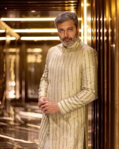 Jayam Ravi Instagram - 👑 for #PS2 promotions in Kochi ❤️

Wearing @bindaniofficial 
Footwear @lsoleshoes_in 

Style team @ekalakhani @team___e 
@malinikarthikeyan @harshene.ravichandar @arpita.kc @mayuri_srivastava 

Photographed by @kiransaphotography 
Production @donsrini for @madrastalkies @lyca_productions 

#PS2 #PonniyinSelvan #CholaTour #ManiRatnam #CholasAreBack #JayamRavi