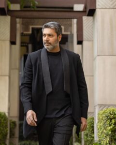 Jayam Ravi Instagram - Thank you Delhi ❤️ #ps2 #ponniyinselvan2 #arunmozhivarman

👑 for #PS2 promotions 

Wearing @rituandabhishek 
Footwear @lussolifestyleofficial 

Style team @ekalakhani @team___e 
@malinikarthikeyan @harshene.ravichandar @arpita.kc @mayuri_srivastava 

Photographed by @kiransaphotography 
Production @donsrini for @madrastalkies @lyca_productions 

#PS2 #PonniyinSelvan #CholaTour #ManiRatnam #CholasAreBack #jayamravi