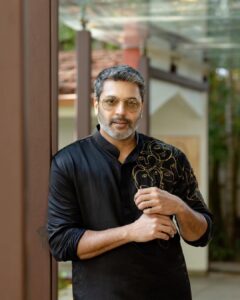 Jayam Ravi Instagram - 👑 for #PS2 promotions 

Wearing @muksweta 
Footwear @aprajitatoorofficial 

Style team @ekalakhani @team___e 
@malinikarthikeyan @harshene.ravichandar @arpita.kc @mayuri_srivastava 

Photographed by @kiransaphotography 
Production @donsrini for @madrastalkies @lyca_productions 

#PS2 #PonniyinSelvan #CholaTour #ManiRatnam #CholasAreBack #JayamRavi