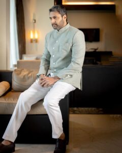Jayam Ravi Instagram - That last pic is for all my #jrfans 😃❤️

@jayamravi_official for #PS2 promotions 

Wearing @jade_bymk 
Footwear @lussolifestyleofficial 

Style team @ekalakhani @team___e 
@malinikarthikeyan @harshene.ravichandar @arpita.kc @mayuri_srivastava 

Photographed by @kiransaphotography 
Production @donsrini for @madrastalkies @lyca_productions 

#PS2 #PonniyinSelvan #CholaTour #ManiRatnam #CholasAreBack #JayamRavi