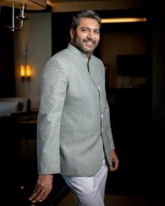 Jayam Ravi Instagram - That last pic is for all my #jrfans 😃❤️

@jayamravi_official for #PS2 promotions 

Wearing @jade_bymk 
Footwear @lussolifestyleofficial 

Style team @ekalakhani @team___e 
@malinikarthikeyan @harshene.ravichandar @arpita.kc @mayuri_srivastava 

Photographed by @kiransaphotography 
Production @donsrini for @madrastalkies @lyca_productions 

#PS2 #PonniyinSelvan #CholaTour #ManiRatnam #CholasAreBack #JayamRavi