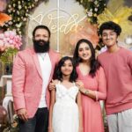 Jayasurya Instagram - Veda's B'day moments.♥️ ( 30.12.2022 ) @veda.jayasurya @thegreindale @sugarbowl_cochin @sarithajayasurya_designstudio @stories_by_shimesh @_anish_makeup_artist
