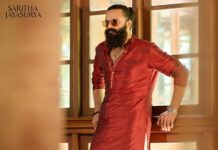 Jayasurya Instagram - ഉത്രാട ദിനാശംസകൾ 🌸🌸 @sarithajayasurya_designstudio @pranavcsubash_photography @makeupbyshibaz