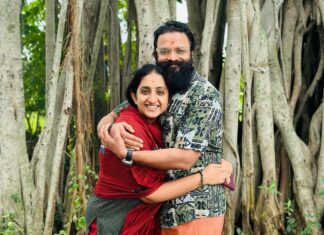 Jayasurya Instagram - 19 years of understanding, respect, care and love. Thank you my love for making my life so meaningful. @sarithajayasurya