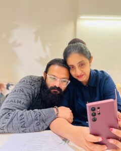 Jayasurya Instagram - 19 years of understanding, respect, care and love. Thank you my love for making my life so meaningful.
@sarithajayasurya