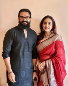 Jayasurya Instagram - 19 years of understanding, respect, care and love. Thank you my love for making my life so meaningful.
@sarithajayasurya