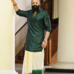 Jayasurya Instagram – ഉത്രാട ദിനാശംസകൾ 🌸🌸

@sarithajayasurya_designstudio 
@pranavcsubash_photography 
@makeupbyshibaz