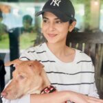 Jennifer Winget Instagram - Two girls👭, A guy🧍‍♂️And …A dog 🐕 …Also a car🚙 …Some rain🌳🌧️ …Few pitstops enroute🍟🍔🌽 …And well, yes, a pizza place!🍕🍽️ #theweekendthatwas