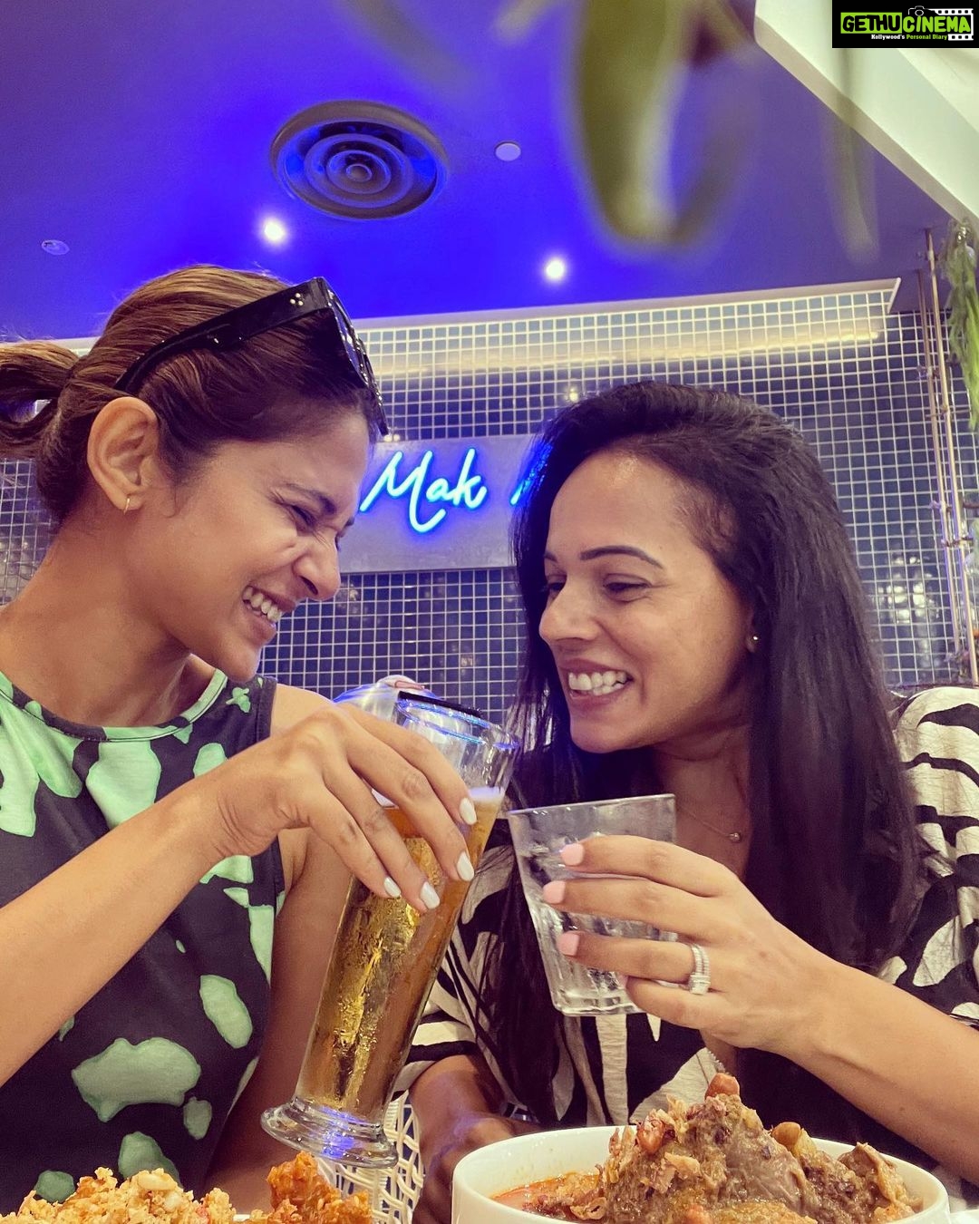 Jennifer Winget Instagram - Picking up where we left off! 🔗Rock solid!👯♀️ @shubzie love you long time! 🫶