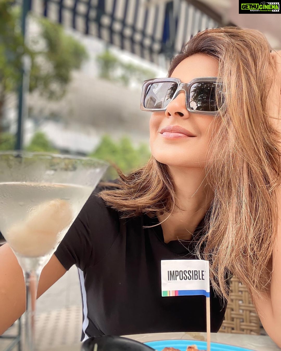Jennifer Winget Instagram - …only until it’s done! ☑️ Singapore