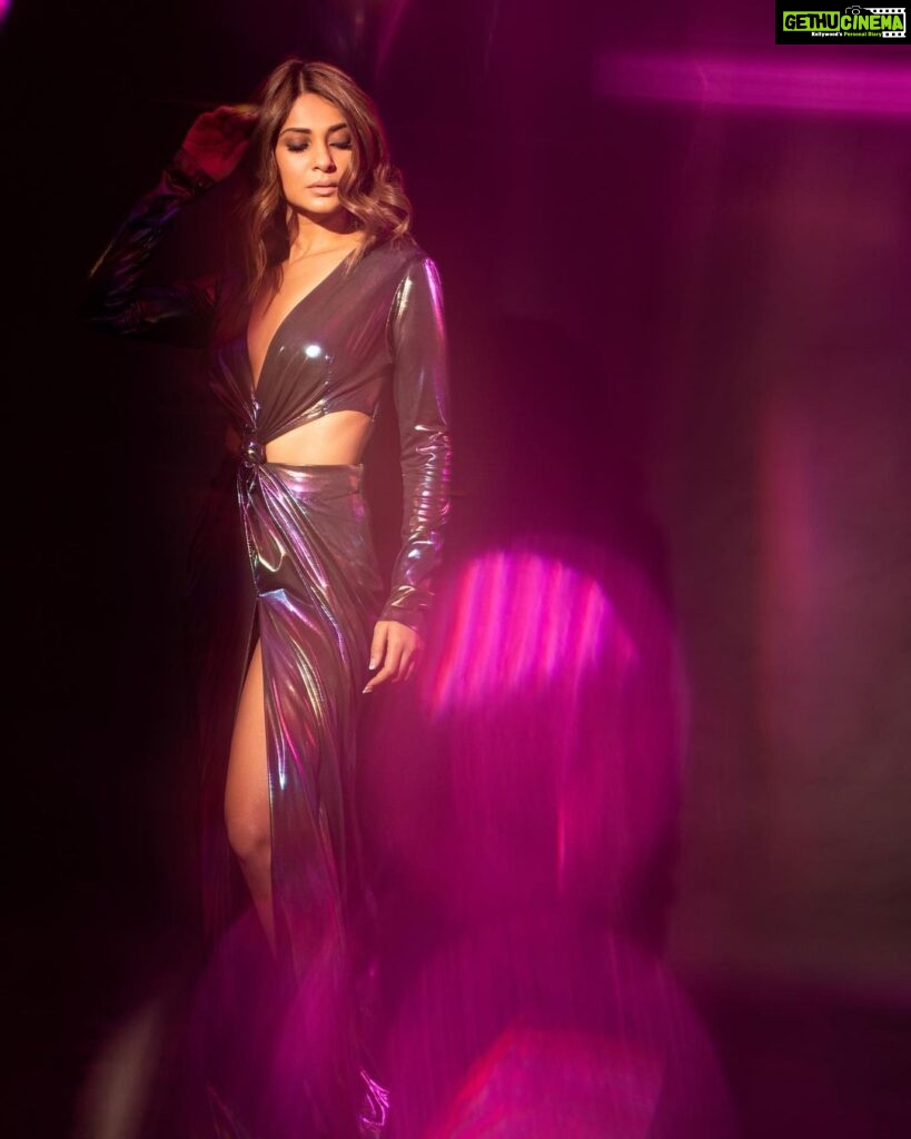 Jennifer Winget Instagram - And here I chose to arrive, iridescent and holographic. High-sheen for the high-octane night that was, at the @officialjiostudios launch. @tejkarran and #JyotiDeshpande paving the way. Cannot wait to see it all unravel! #infinitetogether Outfit: @kalkifashion Styled by: @stylingbyvictor @sohail__mughal___ Makeup: @sonamvaghani.mua Hair: @vanessafernandes19 📸: @horilhumad