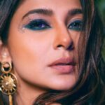 Jennifer Winget Instagram - Testing. Is this thing on?🫣😊 From “𝘰𝘧𝘧 𝘵𝘩𝘦 𝘨𝘳𝘪𝘥” to “𝘰𝘯 𝘵𝘩𝘦 𝘨𝘳𝘪𝘥” again, I am sorry for the prolonged radio silence. But as you can see, I have been busy with the stellar team at @facemag.in and nothing screams “𝘐’𝘮 𝘣𝘢𝘤𝘬 𝘰𝘯 𝘵𝘩𝘦 𝘨𝘳𝘢𝘮” like hitting the ground running as 𝘍𝘢𝘤𝘦 𝘖𝘧 𝘛𝘩𝘦 𝘔𝘰𝘯𝘵𝘩 in scorching March!!! Digging each of these looks, but CANNOT wait to hear what you think of ‘em. PS: I have missed you! Produced By: @facemag.in Publisher: @harshithundet @kanchanshrivastava06 Creative Director: @farrahkader Photographed by: @thebhupeshkalal Stylist: @sameerkatariya92 Makeup & Hair Artist: @rishinaacharya Asst. MUAH: @harrymua93 Interview by: @tanishka.juneja Video shot & edited by: @nobuffermedia @souravkalyani Location: @westinmumbaipowai Artist Managed by: @simmerouquai Wardrobe Printed Co-Ord set by: @houseofara_official Neck piece & Kadas: @womencode.in Ring & Nose ring: @parishrijewellery Sunglass: @the_vintage_snob Nails: @nailsbyjoyceesalve Shoes: @kanvasindia Saree: @bandhanitraditionbyahasan Jewellery: @pushpanjali_jewels Shoes: @londonrag_in Nails: @nailsbyjoyceesalve Outfit & Sling bag: @aseemkapoor_official Earrings & Bangles: @__phullara__ Rings: @rubans.in Nails: @nailsbyjoyceesalve Lehenga: @aditiguptaofficial Jewellery: @parishrijewellery Heels: @sephyr_official Metal Nails: @the_vintage_snob Nail Art: @nailsbyjoyceesalve www.facemagazine.in #FaceMagazine