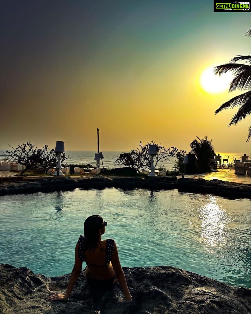 Jennifer Winget Instagram - To endless horizons and golden skies 🌅 #Goa2023