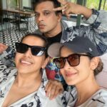 Jennifer Winget Instagram - Two girls👭, A guy🧍‍♂️And …A dog 🐕 …Also a car🚙 …Some rain🌳🌧️ …Few pitstops enroute🍟🍔🌽 …And well, yes, a pizza place!🍕🍽️ #theweekendthatwas
