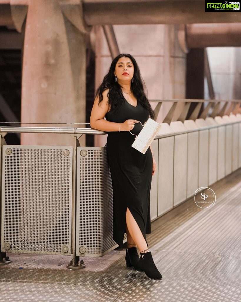Jewel Mary Instagram - When the night is still young !!! Throw back from a london night out ! @drishyam_weddings_ MUA @glammwithshe @neenulakshmikb Canary Wharf