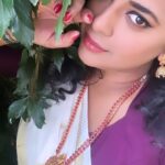 Jewel Mary Instagram - ദീർഘമായ ഒരു യൂറോപ്യൻ യാത്ര അവസാനിക്കാറാവുന്നു ! നാട്ടിലെ ചൂടും ചൂരും മഴയും മണങ്ങളും ഇത്രയേറെ പ്രിയപെട്ടതെന്നു ഇപ്പോൾ അറിയുന്നു , ലണ്ടൻ നഗരത്തിലെ അവസാന ദിവസങ്ങൾ ആണ് ! ഇന്ന് ഇത്ര വിപുലമായ ഒരു സദ്യ ഒരുക്കി തന്നു , ഒരു കുടംബം പോലെ ഈ ഓണം ആഘോഷിക്കാൻ എന്നെ ക്ഷണിച്ച പ്രിയപ്പെട്ട ആനന്ദ് ടീവി സാരഥി ശ്രീകുമാർ സർ ഉം ജീതിച്ചേച്ചിയും ! ഒരു പാട് സ്നേഹം ! ഓണം ഉണ്ട് ഉറങ്ങാൻ ഒരുങ്ങുന്ന എല്ലാ പ്രിയപ്പെട്ടവർക്കും ഒരിക്കൽ കൂടി happy onam 🌸🌼🌸🌼🌸🌼 @sreekumarlondon @_sruthi_sreekumar_ Woodford Green, Redbridge, United Kingdom