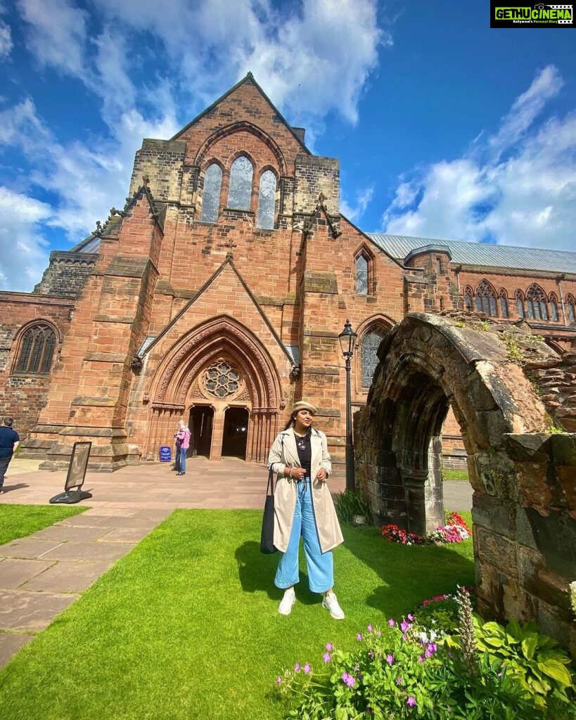 Jewel Mary Instagram - സ്‌കോട്ലൻഡ് ആണന്നു പറഞ്ഞു പോയിട്ട് വഴി തെറ്റി ഇൻഗ്ലണ്ടിൽ എത്തിയ ഒരു മഹതി !!! #carlisle ! Full story in next post 🤣🤣🤣🥸😎 #scotland #england #uk #cumbria #carlisle #travel #travelphotography #travelgram #europe #explore #exploremore Carlisle Cathedral