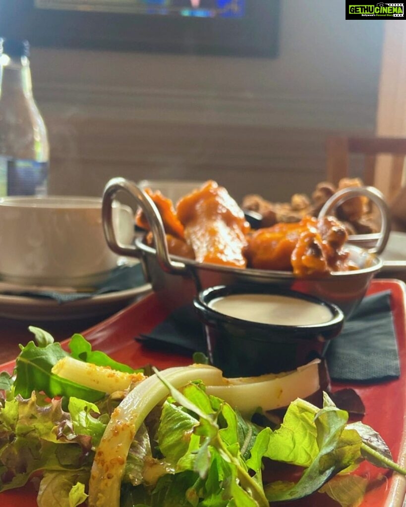 Jewel Mary Instagram - Looking at these lip smacking delicacies like 😛😛😛😛😛 !!!! #ireland #irishfood #chickenwings #calamari #sodabread #ceasersalad @breaffyhousehotel Breaffy House Hotel & Spa Resort