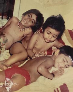 Jewel Mary Instagram - എനിക്ക് ഓർമ്മ വച്ച കാലം മുതൽ ഉള്ള കൂട്ട് ! മമ്മു ലാലു ജൂകുട്ടി ❤️ ഉണ്ണിയപ്പം പോലെ ഇരുന്ന കാലത്തു നിന്നും സ്വന്തമായി ഉണ്ണികൾ ഉള്ള പെണ്ണുങ്ങളായി മമ്മുവും ലാലുവും ! ഇനിം ചിരിക്കണം കൂട്ട് കൂടണം , മുടി നരച്ചു മുതുക്കി പെണ്ണുങ്ങൾ ആവുമ്പോളും ഇങ്ങനെ തന്നെ സൊറ പറഞ്ഞ ഇരിക്കണം ! ഉണ്ണിയപ്പ പ്രായത്തിൽ ഉള്ള പടം കാണാനേ swipe left !!!! @antonynintu @neenu.love.art 
Guess me in that jetty  pic comment below 😛