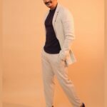 Jiiva Instagram - Coat போட்டதே quote போடத்தான்... 🤣 Styled : @designertinarosario Team: @shotsbyuv @sat_narain @the.portrait.culture @tip_toe_photography Concept curation : @v_ininess #jiiva #jiivafans #jiivachowdary #actorjiiva #jiivafansclub #jiivatrends #lovejiiva #jiivafc