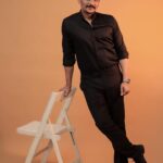 Jiiva Instagram - I wonder what I look like in your eyes !!!! Styled: @by_sarana Shirt & Trouser : @gatsby.in Team: @shotsbyuv @sat_narain @the.portrait.culture @tip_toe_photography Concept curation : @v_ininess #jiivafans #actorjiiva #jiiva #jiivatrends #jiivaofficial #lovejiiva