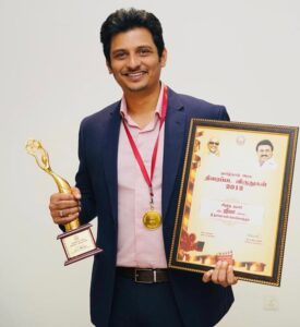 Jiiva Instagram - #Tamilnadustateaward for #neethaaneenponvasantham 
Thanks to the team and entire star cast of Neethaaneenponvasantham 
Thanks for all ur love 💗 

Styled by @osmanabdulrazak 
📷@peterkenady