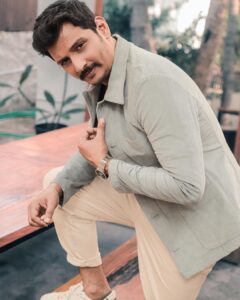 Jiiva Instagram - How many hearts on this day 💝 

Styling: @by_sarana 
Jacket & jeans : @gatsby.in 
Team: @shotsbyuv @sat_narain @the.portrait.culture @tip_toe_photography 
Concept curation : @v_ininess 

#jiiva #actorjiiva #jiivachowdary #jiivafans #jiivafc #jiivapicturecollection #lovejiiva