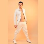 Jiiva Instagram - DO WELL LIVE WELL & DRESS VERY WELL Styled :@by_sarana Jacket & Trouser : @gatsby.in Team : @shotsbyuv @sat_narain @the.portrait.culture @tip_toe_photography Concept curation : @v_ininess