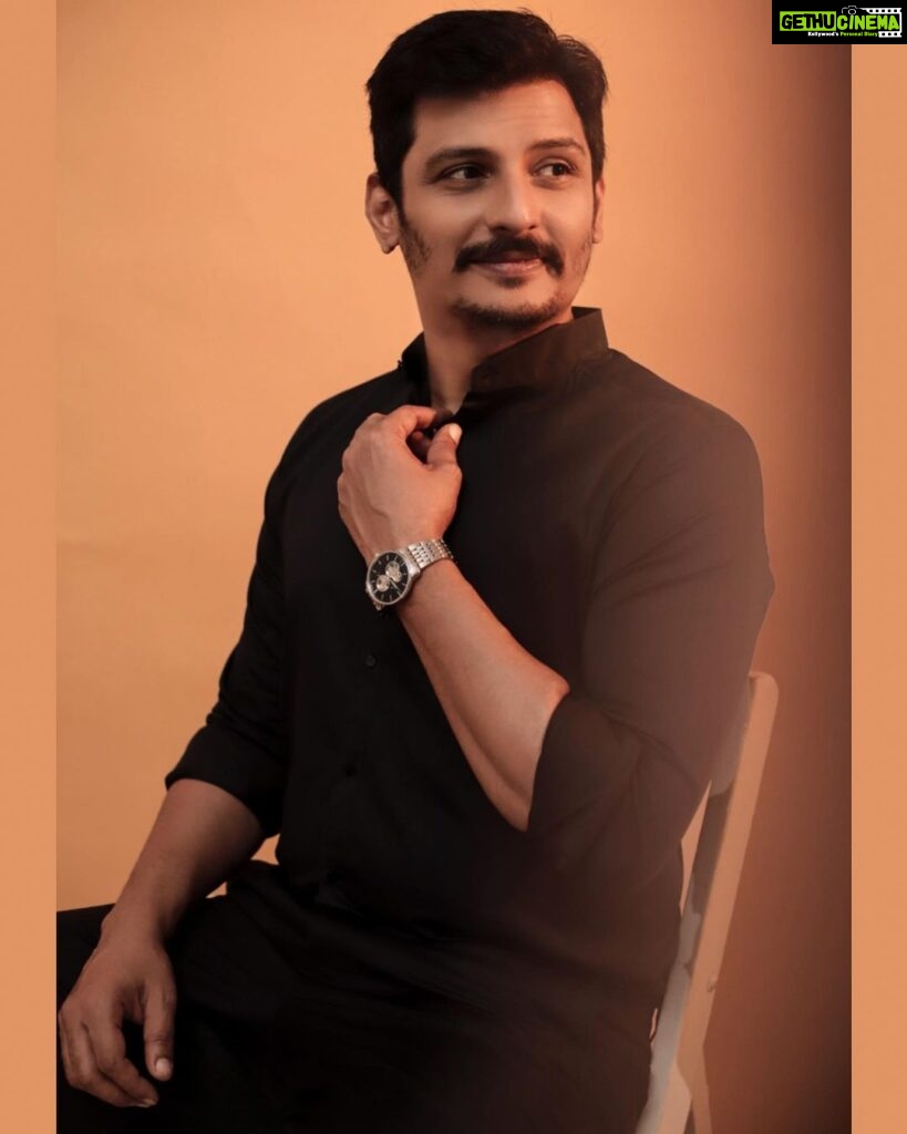 Jiiva Instagram - I wonder what I look like in your eyes !!!! Styled: @by_sarana Shirt & Trouser : @gatsby.in Team: @shotsbyuv @sat_narain @the.portrait.culture @tip_toe_photography Concept curation : @v_ininess #jiivafans #actorjiiva #jiiva #jiivatrends #jiivaofficial #lovejiiva