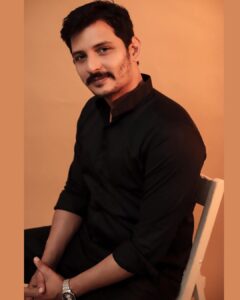Jiiva Instagram - I wonder what I look like in your eyes !!!!

Styled: @by_sarana 
Shirt & Trouser : @gatsby.in 
Team:  @shotsbyuv @sat_narain @the.portrait.culture @tip_toe_photography 
Concept curation : @v_ininess 

#jiivafans #actorjiiva #jiiva #jiivatrends #jiivaofficial #lovejiiva