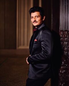 Jiiva Instagram - Coffee with kaadhal trailer & audio  launch with my ☕️ with ❤️ team @khushsundar @actorjai @malvikasharmaofficial @ddneelakandan @amritha_aiyer @aishwarya4547 @samyuktha_shan @vichuviswanath 

Styled by @jiva_karunya 
Outfit @mokshaa_chennai 

Releasing on 7th October !!! 

#coffeewithkaadhalaudiolaunch #coffeewithkaadhal