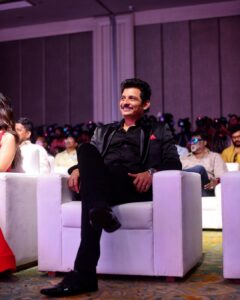 Jiiva Instagram - Coffee with kaadhal trailer & audio  launch with my ☕️ with ❤️ team @khushsundar @actorjai @malvikasharmaofficial @ddneelakandan @amritha_aiyer @aishwarya4547 @samyuktha_shan @vichuviswanath 

Styled by @jiva_karunya 
Outfit @mokshaa_chennai 

Releasing on 7th October !!! 

#coffeewithkaadhalaudiolaunch #coffeewithkaadhal
