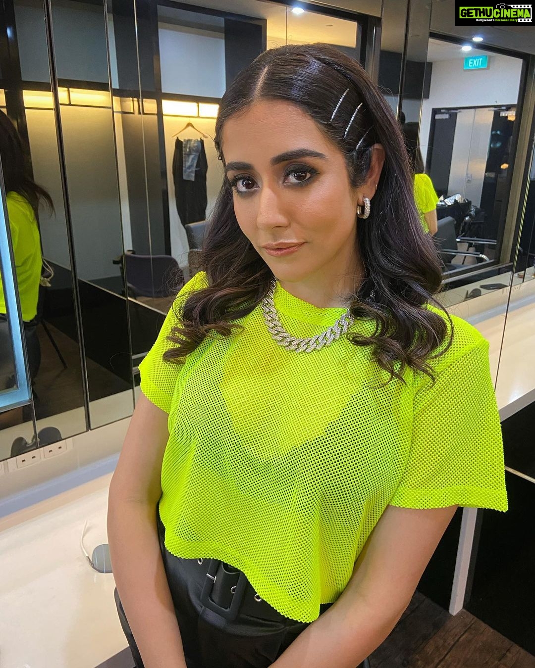 Jonita Gandhi - 212.4K Likes - Still blushing from all your love Singapore šøš¬ā„ļø