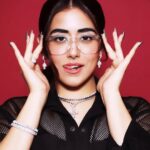 Jonita Gandhi Instagram - Long time, no post 😜 Photo: @amey_ghatge Hair: @dwyessh_hairwizard MUA: @zoyamakeupandhair Styled by @saumyathakur #styledbysaums Shirt and Crop @fkns_by_narendrakumar Accessories @dripproject.co Intern @snehalkorate On set @sethmuskaan Nails @itssoezi