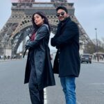 Jonita Gandhi Instagram - Hey Enna Paarva... Paris edition ✌🏼 🎥 @kebajer @colouredcastle #1MinMusic #HeyEnnaPaarva