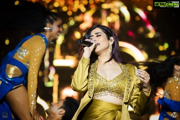 Jonita Gandhi Instagram - Pune we went harddd 👊🏼🤩 #arrahmanlive @btosproductions @bmphotography93 @mkycollective @himmatsodhiphotography Pune, Maharashtra