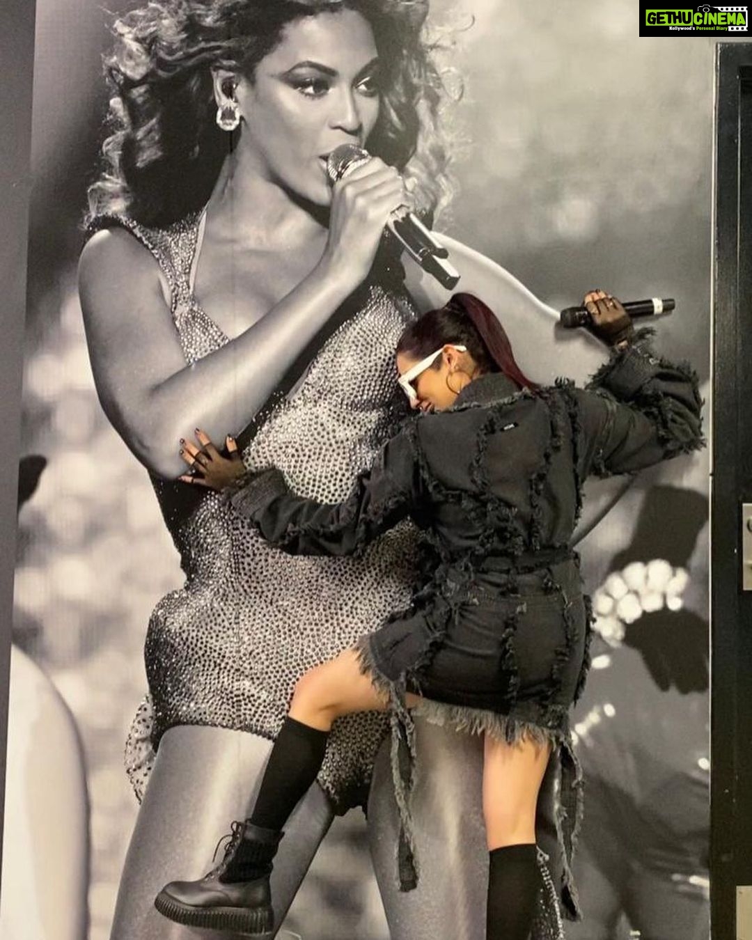 Jonita Gandhi Instagram - expectation vs reality Oakland Arena