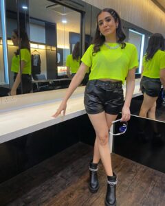 Jonita Gandhi Instagram - Still blushing from all your love Singapore 🇸🇬♥️