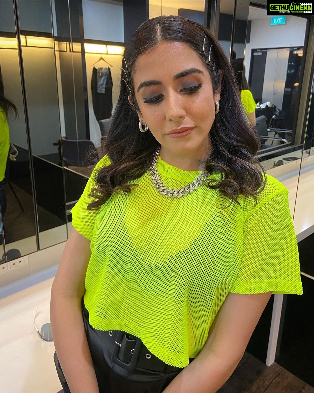Jonita Gandhi - 212.4K Likes - Still blushing from all your love Singapore šøš¬ā„ļø