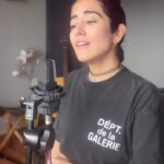 Jonita Gandhi Instagram - One of the things I love about this film is the fact that it gave me butterflies like a lot of the @dharmamovies did when I watched them growing up 🦋. @ipritamofficial da and @amitabhbhattacharyaofficial, I’ve been humming this one ever since I heard it! Such a beautiful duet by @arijitsingh and @shreyaghoshal ♥️. Here’s my rendition! Happy opening weekend team #RARKPK 💕 @karanjohar @ranveersingh @aliaabhatt @saregama_official Guitars + production by @kebajer (how are you so good 🥺) Mixed by @avinashsathish 🙏🏼🥰 PS this mini cover is dedicated to all my OG followers. It’s Sunday!!! 🐣♥️ #iykyk