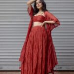 Jonita Gandhi Instagram - Jimikki Ponnu 💃🏻 Our new song from Varisu is yours to stream and dance along to now! @musicthaman @anirudhofficial @lyricist_vivek Photographed by @kiransaphotography MUA @prakatwork Styled by @jaineeebheda Outfit @therightcut Jewels @gi.ti.india Footwear @stoffastyle #varisu #rashmikamandanna #talapathyvijay #thaman #anirudh #tamilsong