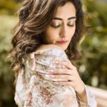 Jonita Gandhi Instagram - How's my lash game tho 👀 @thecandymag @farrahkader @shreyansdungarwal @style_tubbies @kanika_arrora @vipulalala @tanishka.juneja @grandhyattmumbai @kushprbrand @volokal @labelritukumar @houseofdoro #Candymagin #jonitagandhi
