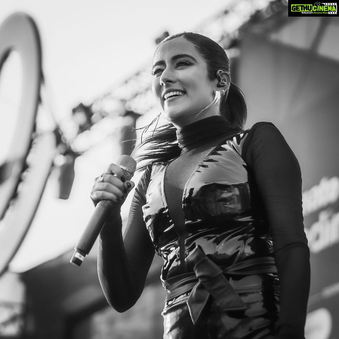 Jonita Gandhi - 215.8K Likes - Opening for @postmalone was definitely one for the books š
So incredibly thankful to those of you who came out to support, to @feedingindia for the beautiful platform, and to everyone who helped me put together an act that Iām truly proud of ā„ļø. The hard work feels so worth it when it all comes together like it did!!!
šø - @themediatronic
Dance Squad:
@tusharshetty95 @simran_khanwani @shahkanch @nandika_diwedi @chandni_moonlight
Styling - @jaineeebheda
HMU - @neerajnavare @aaliyahussainhairmakeupcreator
Band:
@danielkennethrego @clinton.charles.0908 @anurag.drums @mojophy @kadamaditya @percnitish @chirag.jaisinghani @adityapushkarna @vjkaycee
šÆāāļøā„ļø: @akankshanamdeo @njadoonanan
@feedingindia @zomato